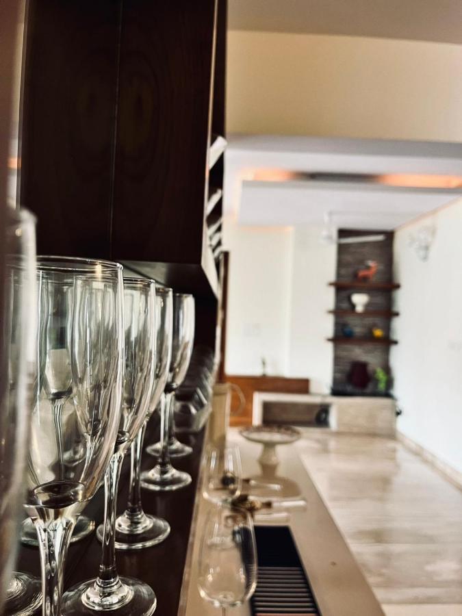 Luho Grande Bed and Breakfast Bangalore Buitenkant foto